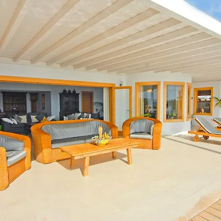 Luna Mar Villa *